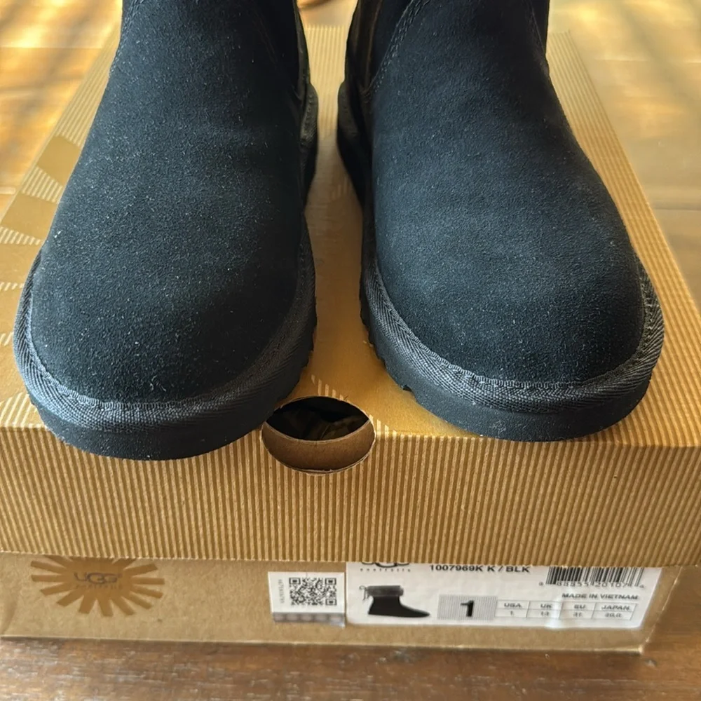 New Size 1 Ugg K Pollie Suede Wool Boots with squirrel and acorn details